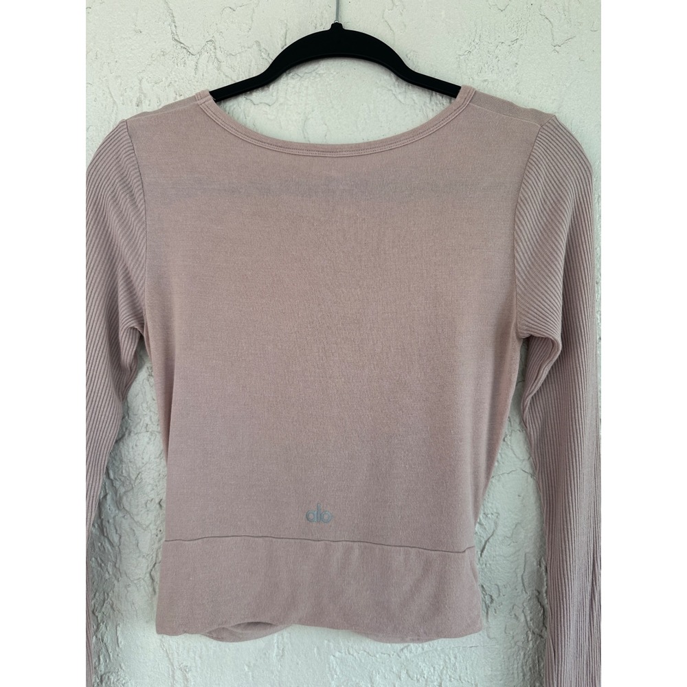 Alo Yoga Cover Twist Front Long Sleeve Crop Ribbed Top Dusty Rose Women Medium - Picture 4 of 7